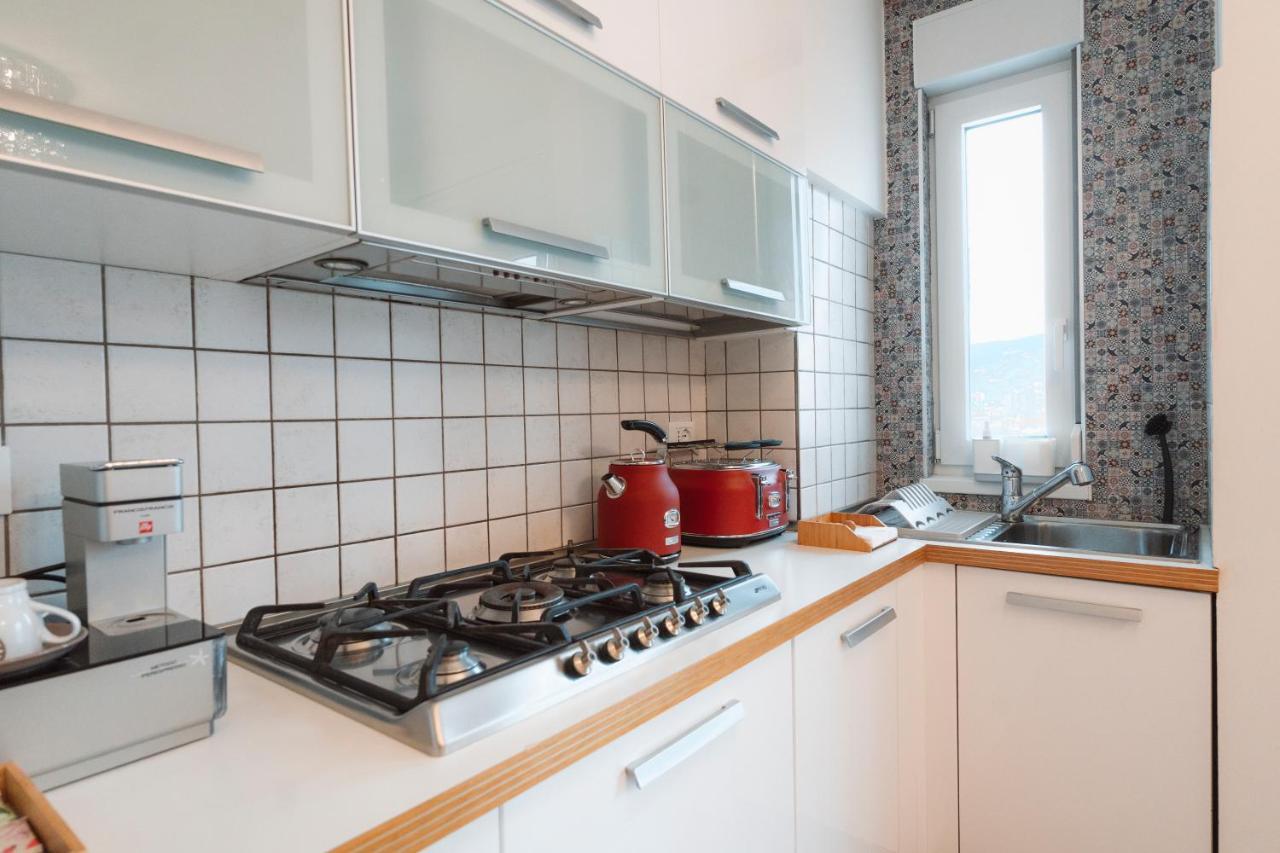 San Giusto Elegante Bilocale Con Balcone E Vista Apartment Trieste Bagian luar foto