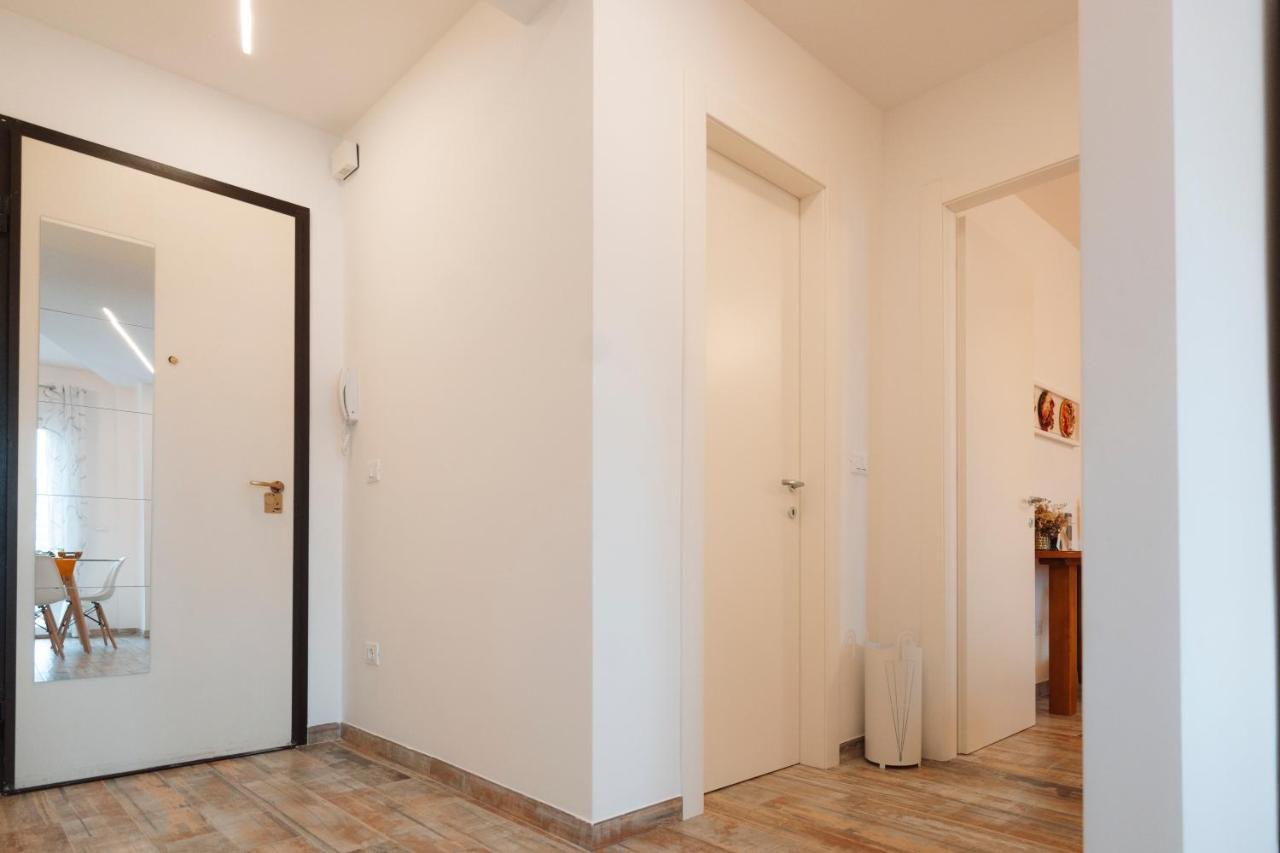 San Giusto Elegante Bilocale Con Balcone E Vista Apartment Trieste Bagian luar foto
